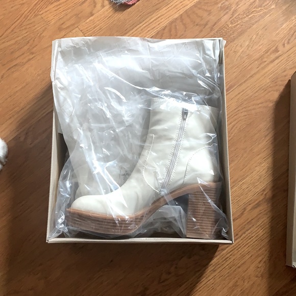 Dolce Vita Boots - Picture 4 of 5